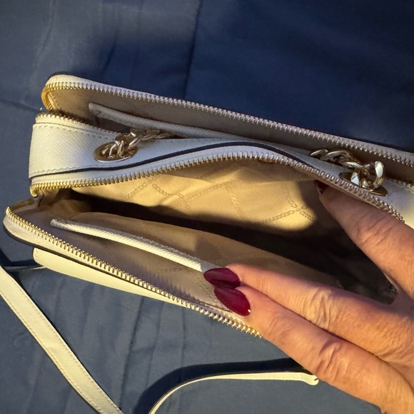 MK crossbody in excellent condition - Picture 5 of 5